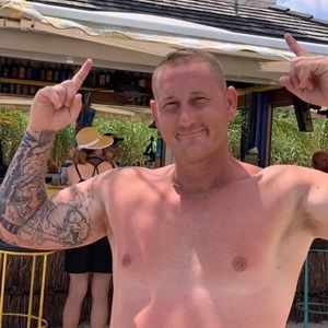 Meet your Posher, Troy